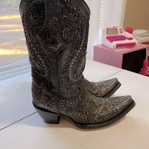 Super pretty and comfy Women’s Corral western boots